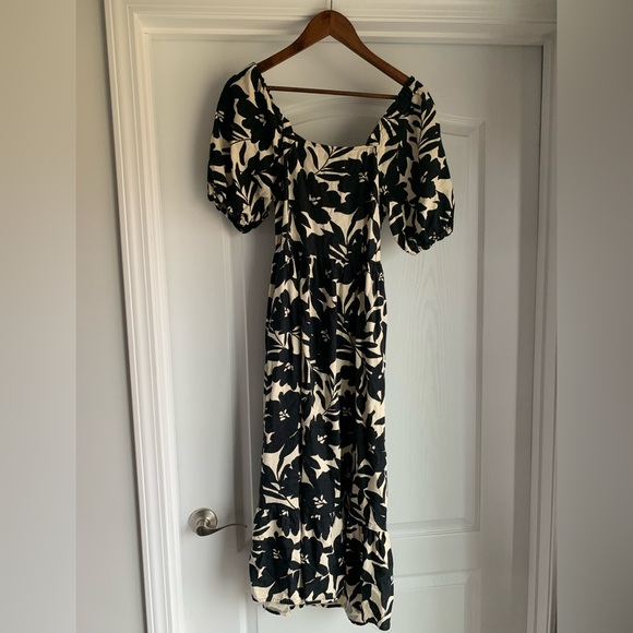 Who What Wear Dresses & Skirts - Who What Wear Black and Cream Floral puff Sleeve Dress
